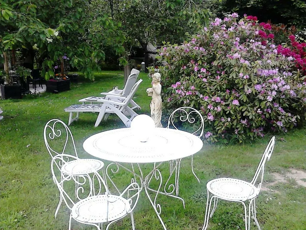 La Longere Des Gillettes Bed & Breakfast Bezenet