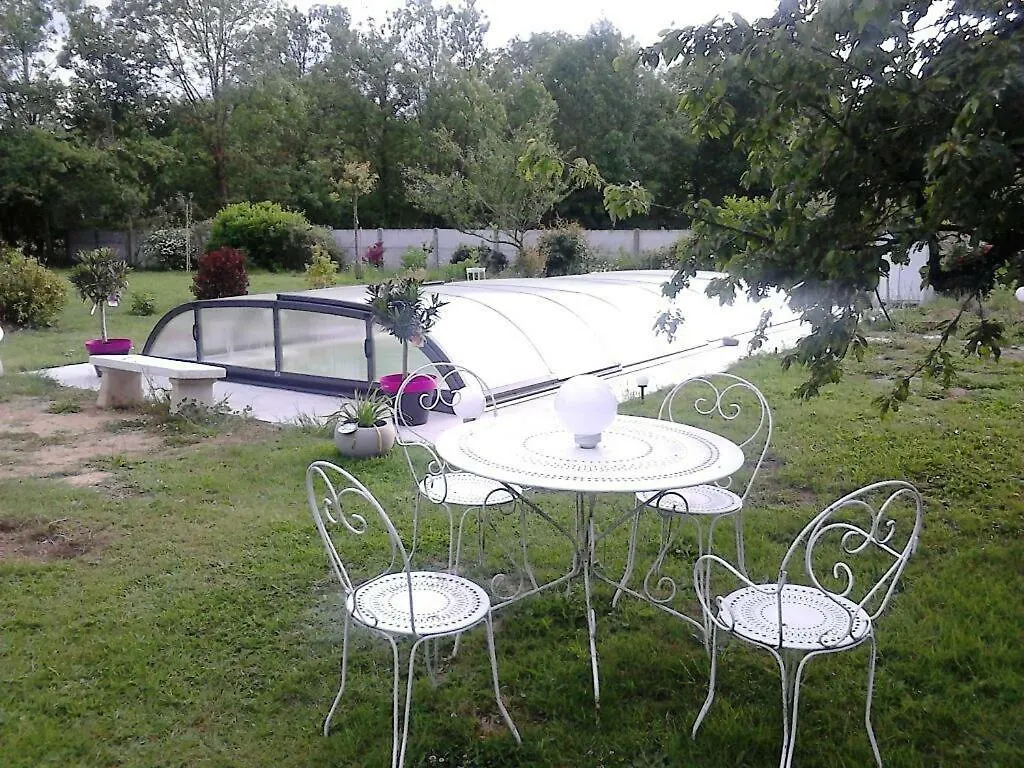 La Longere Des Gillettes Bed & Breakfast Bezenet 0*,  France